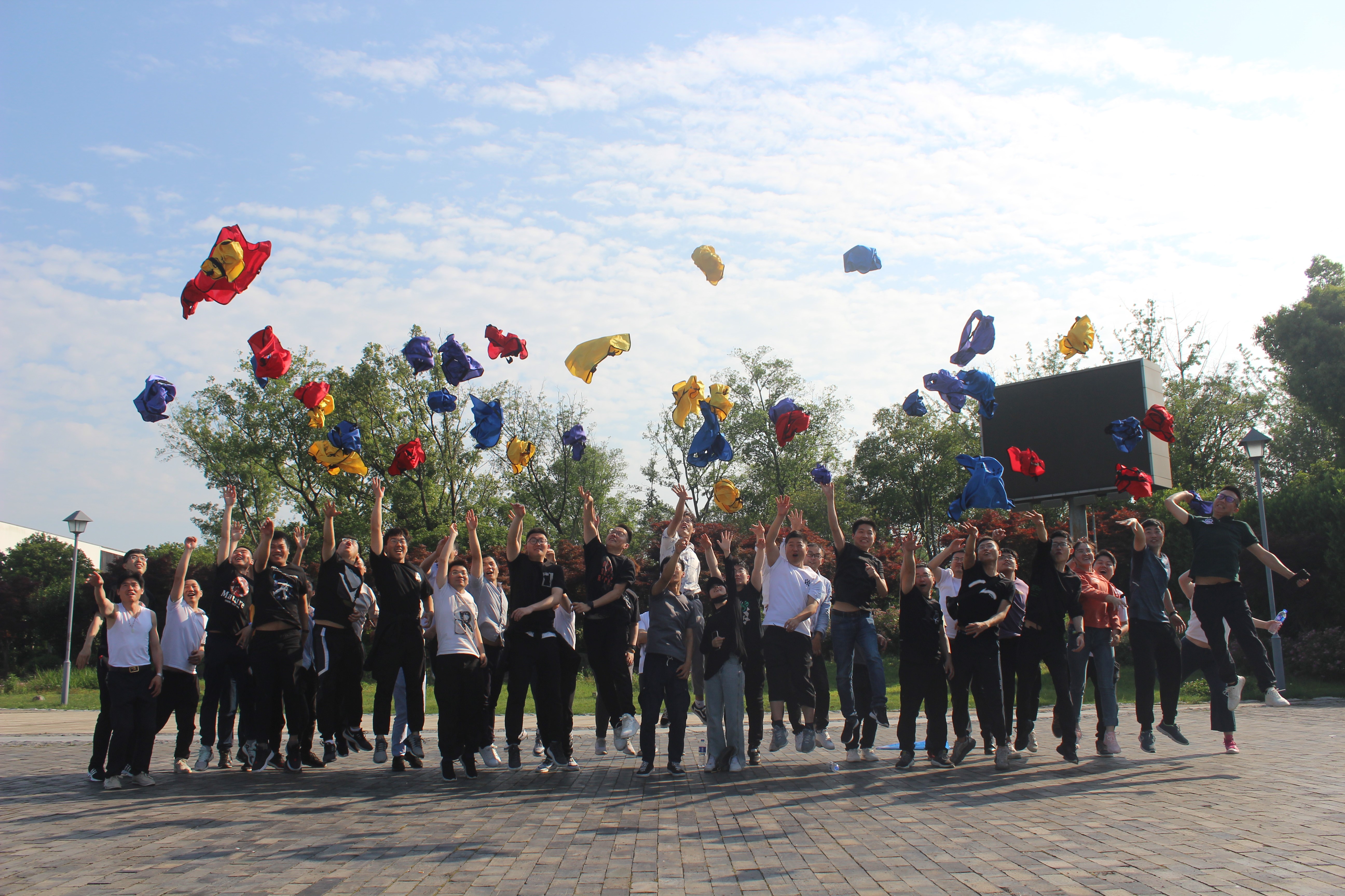 “激情挑戰(zhàn),同心同行,熔煉團隊,共創(chuàng)未來” 亨通智能第三屆拓展訓練圓滿成功(圖7) “激情挑戰(zhàn),同心同行,熔煉團隊,共創(chuàng)未來” 亨通智能第三屆拓展訓練圓滿成功(圖7)